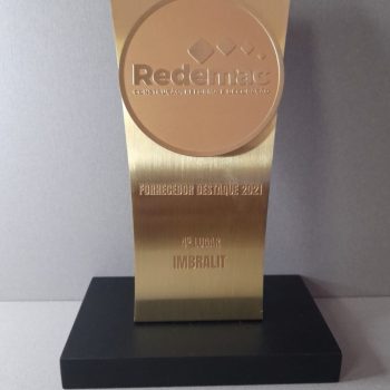 Imbralit recebe prêmio como Fornecedor Destaque Redemac 2021