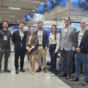 Imbralit faz o lançamento da nova campanha para sua telha premium em feira no Paraná.