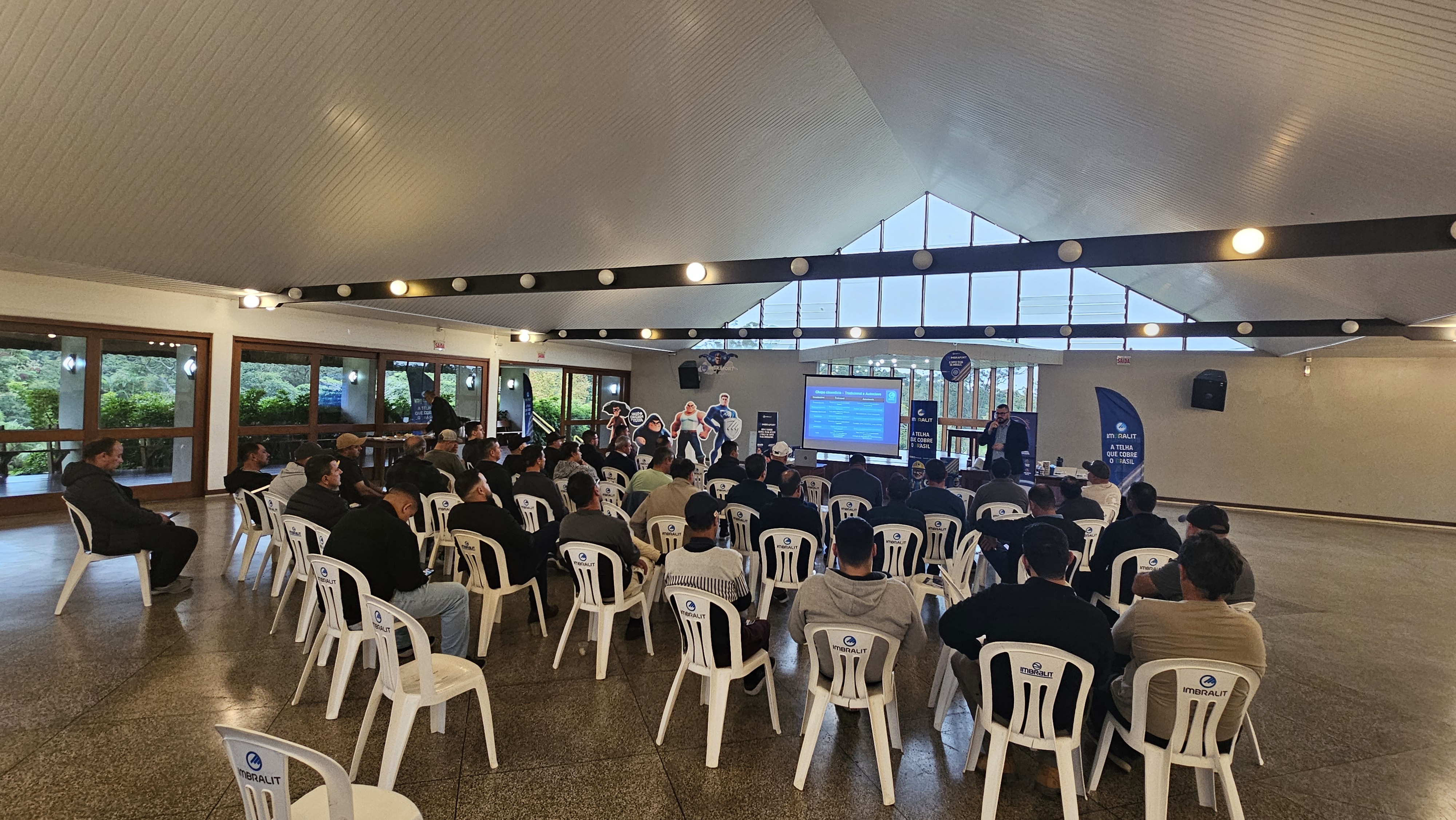 Imbralit recebe visita de clientes da Rocar e instaladores para treinamento técnico e visita à fábrica